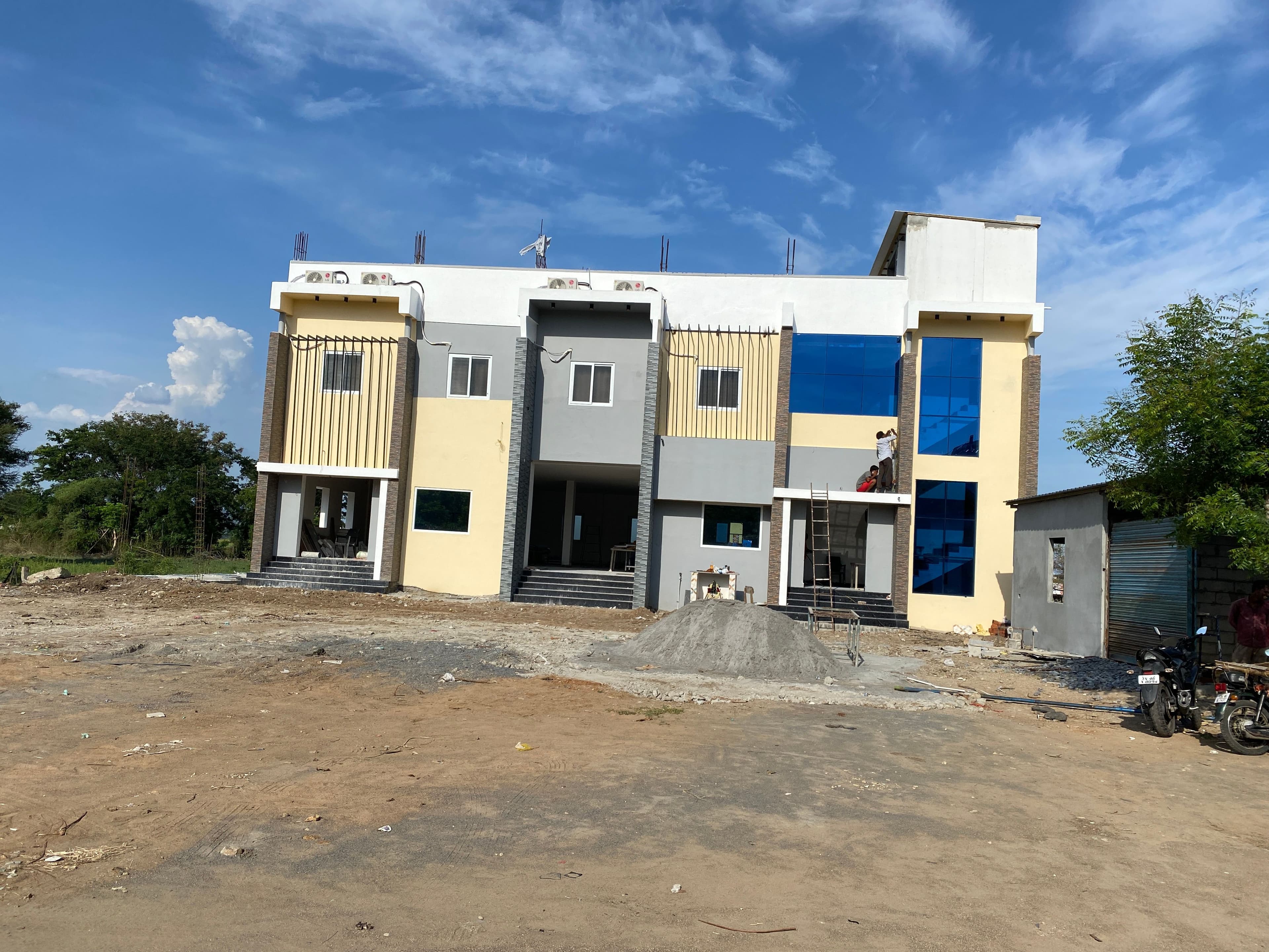 Commercial Hotel Building – 12 Rooms